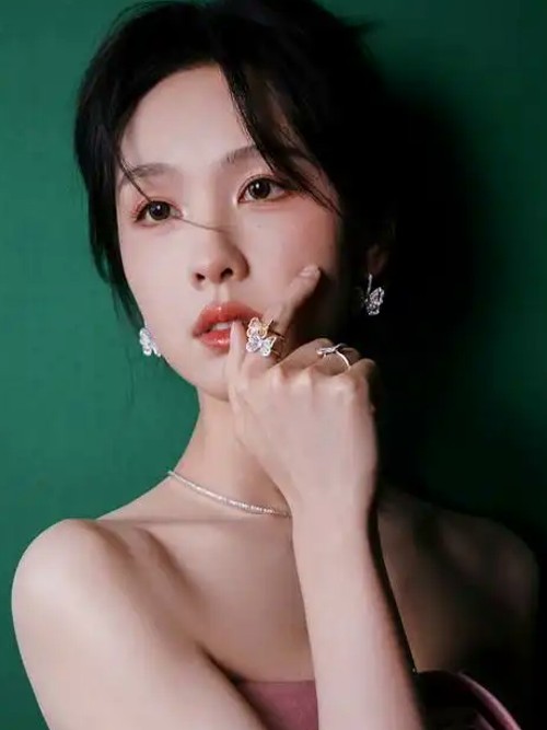 吃瓜网独家：陈学东郭敬明澄清关系，孙坚生日综艺不停，王俊凯北电条款影响解析