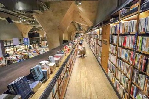 国产在线播放平台兴起，吃瓜娱乐音频多样化发展